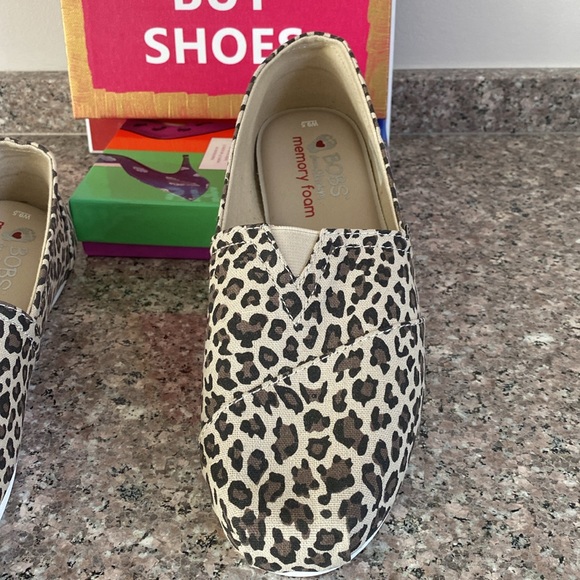 Bob’s From Skechers NEW memory foam slip on shoes W9.5 model 33417/LPD leopard - Picture 5 of 12